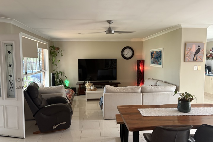 Cosy Coastal Retreat with Private Yards – 3km to S - 1