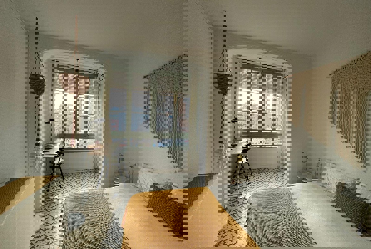 Sunny vintage penthouse in central Gràcia