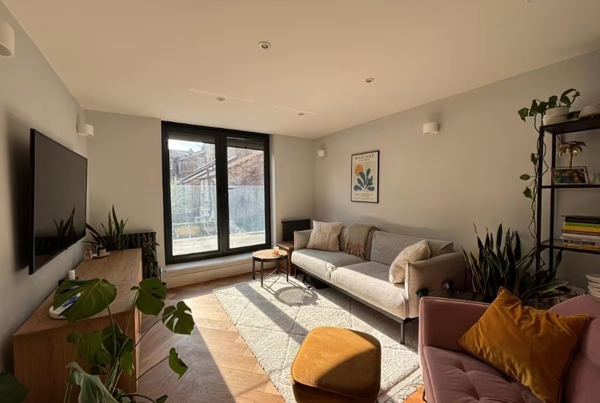 Cosy modern flat - 5 mins from underground