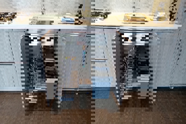 downtown near seawall (the Arc Vancouver) - 5