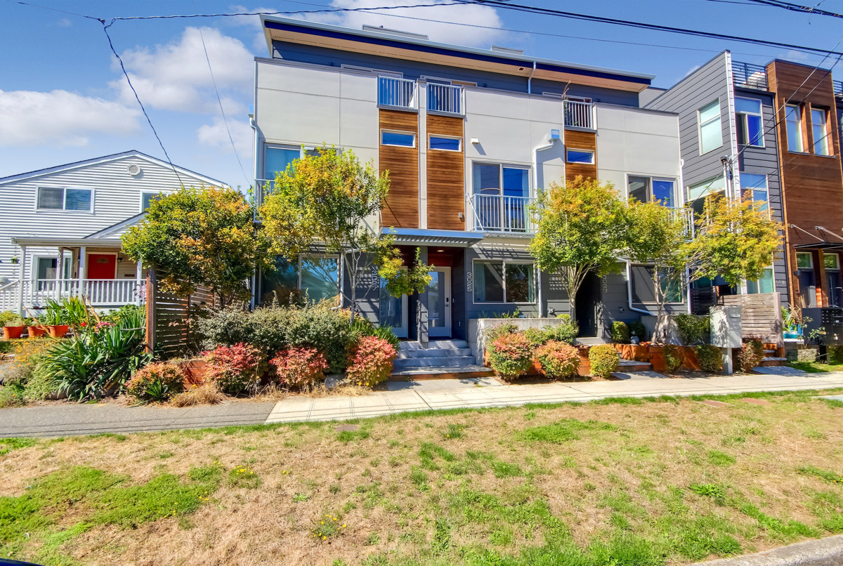 New Modern Retreat in Alki Beach, Seattle, WA