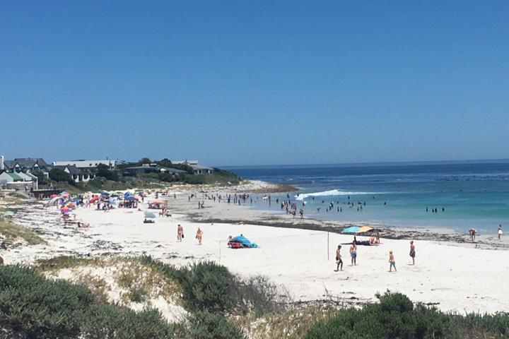 Beach front home stunning views next to surf spot - 10