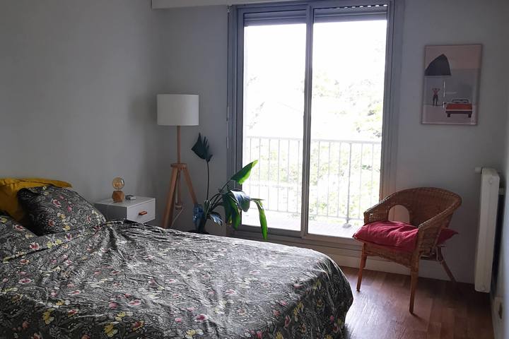 Bright dual-aspect flat in Nantes w/ 2 balconies - 1