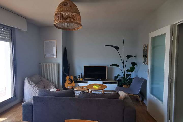 Bright dual-aspect flat in Nantes w/ 2 balconies - 2