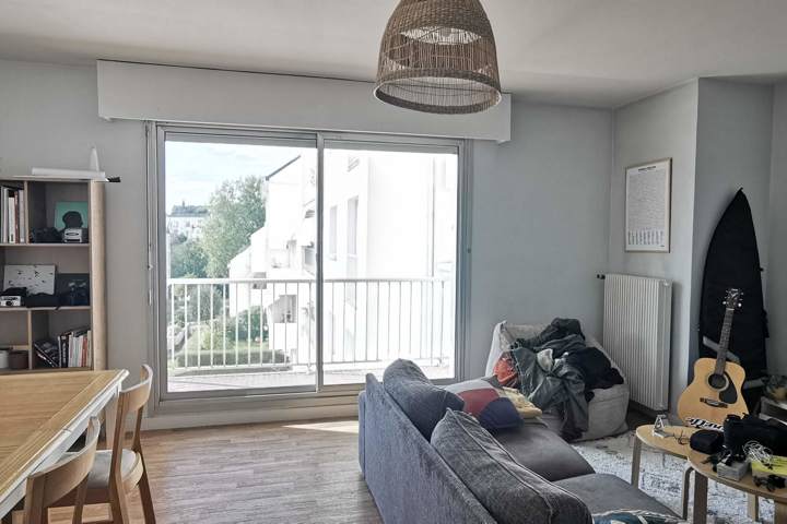 Bright dual-aspect flat in Nantes w/ 2 balconies - 9