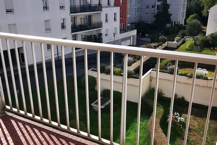 Bright dual-aspect flat in Nantes w/ 2 balconies - 12