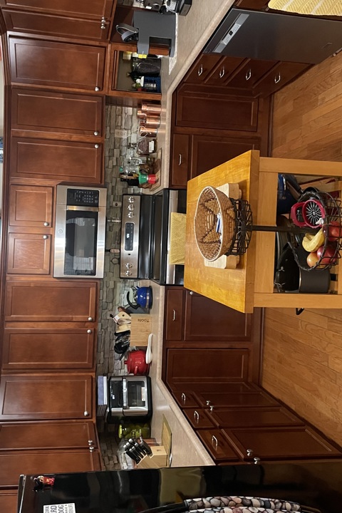 Impeccable home near thoroughbred horse farms - 2