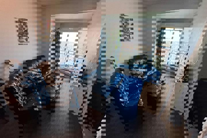 28th Floor 1-Bedroom Apartment with Stunning Views - 3