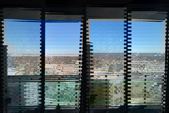 28th Floor 1-Bedroom Apartment with Stunning Views - 5