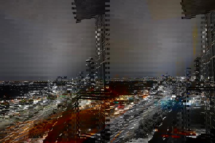 28th Floor 1-Bedroom Apartment with Stunning Views - 6