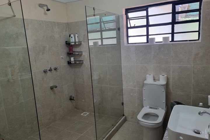 Large bungalow in green oasis of Nairobi - 7