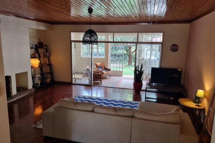 Large bungalow in green oasis of Nairobi - 13