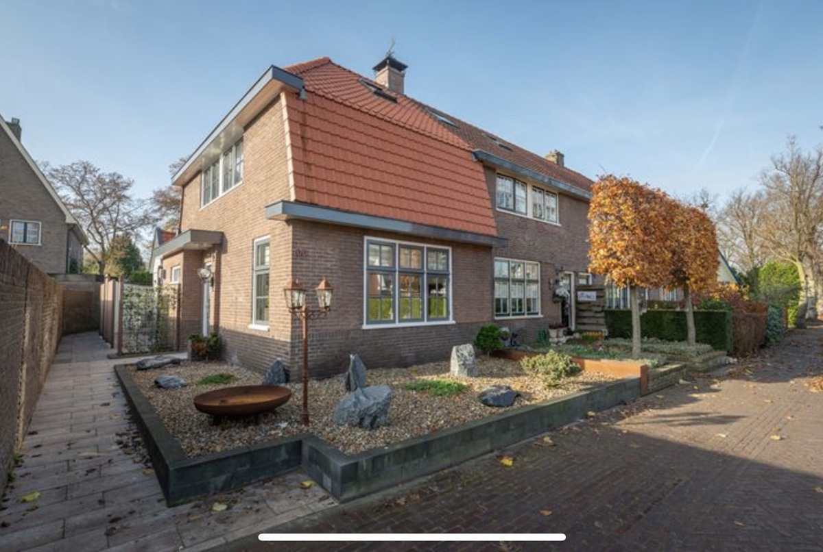 A cosy characteristic house near Amsterdam