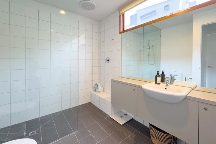 Modern Inner City Family Townhouse - 8