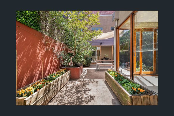 Modern Inner City Family Townhouse - 11