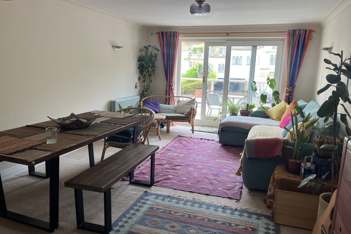 Sunny apartment by the beach - 2