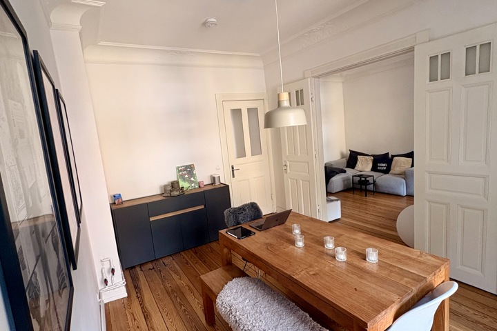 Charming Altbau Retreat in the Heart of Hamburg - 1