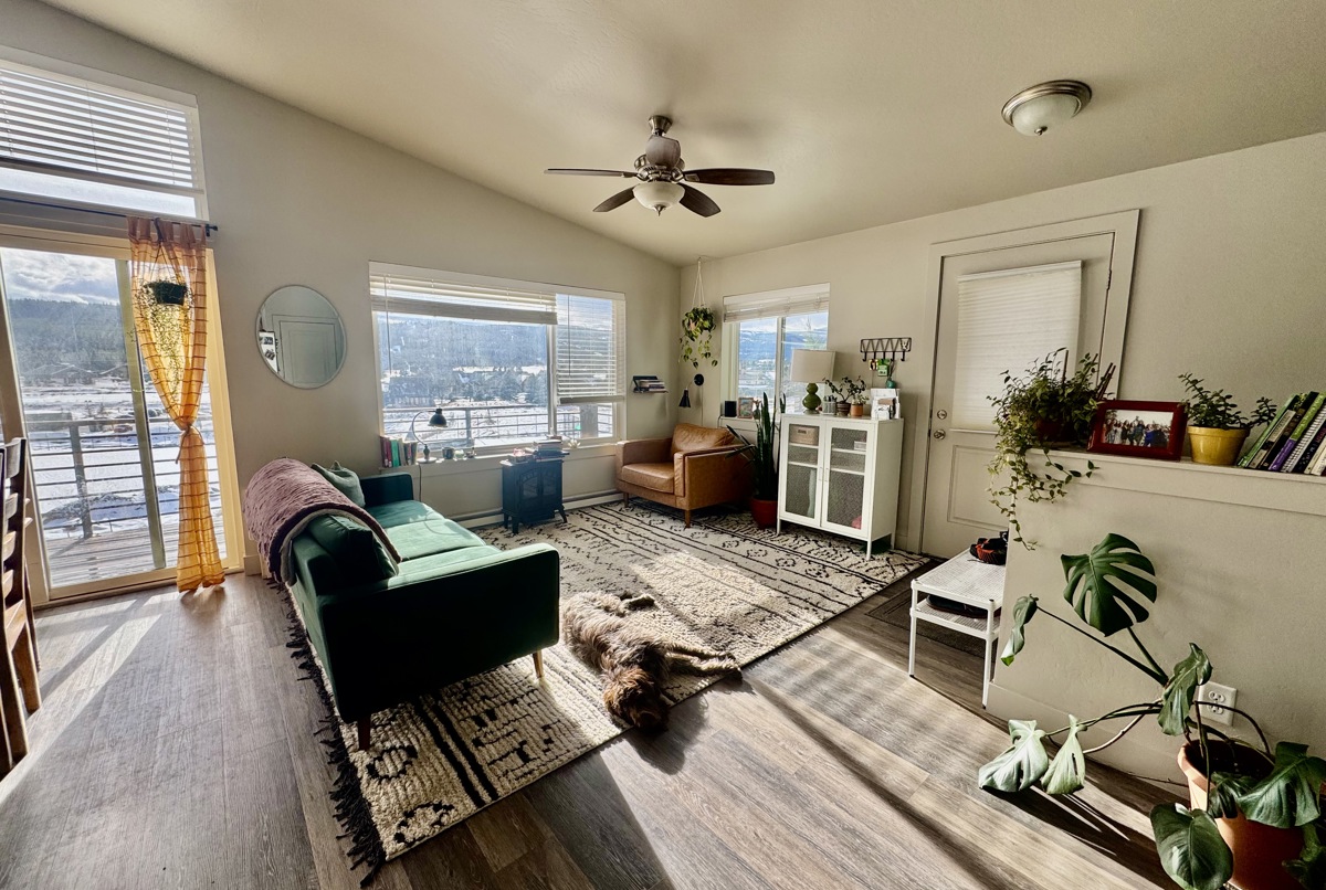 Sunny Big Sky Condo w/ Sauna & Mountain Views