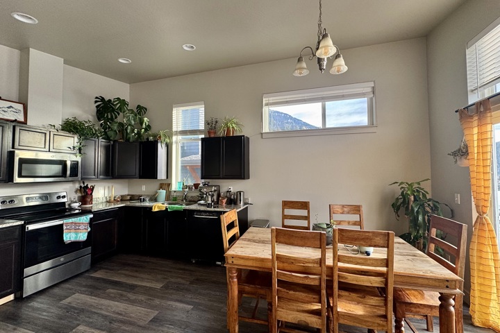 Sunny Big Sky Condo w/ Sauna & Mountain Views - 2