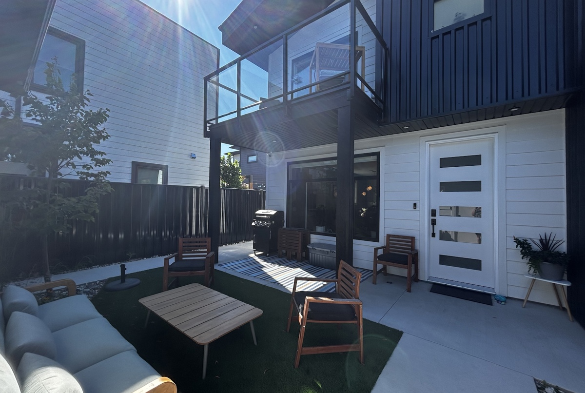 Modern town home in downtown Kelowna