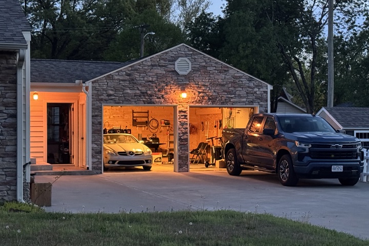 Cape Cod House in America's Maple Leaf City - 4