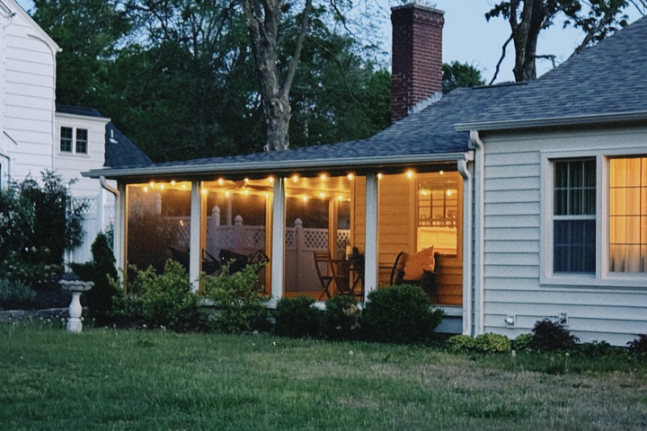 Cape Cod House in America's Maple Leaf City - 10