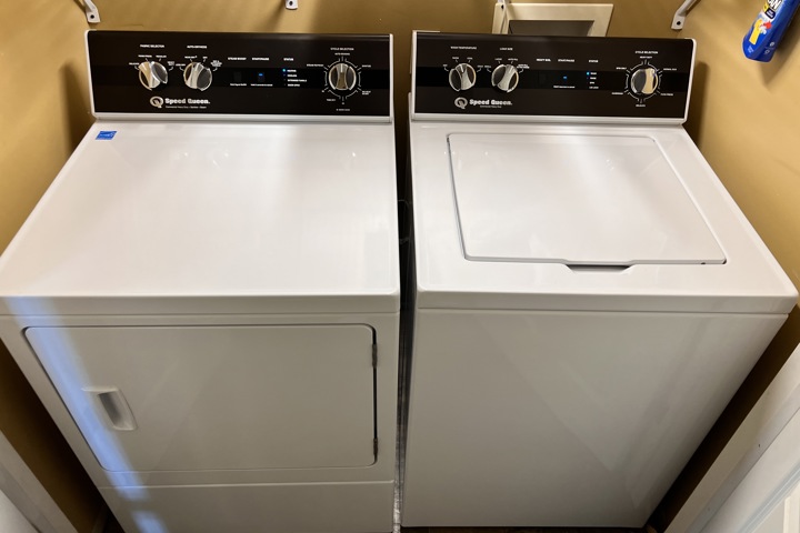 Cape Cod House in America's Maple Leaf City - 11