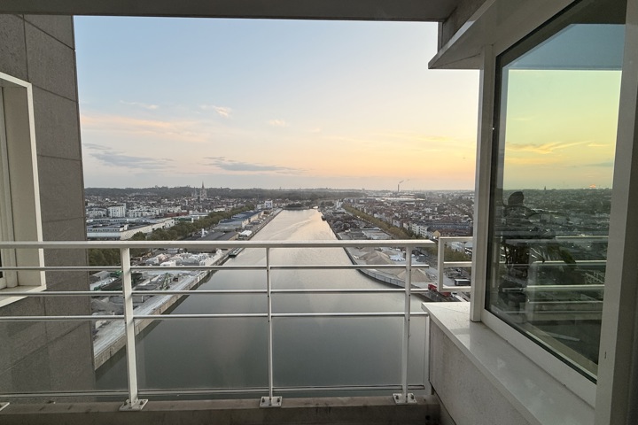 Bright Brussels Apartment with Stunning View - 2