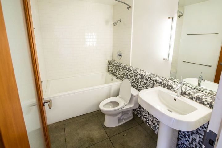 Tranquil Penthouse Loft in the heart of LA - 8