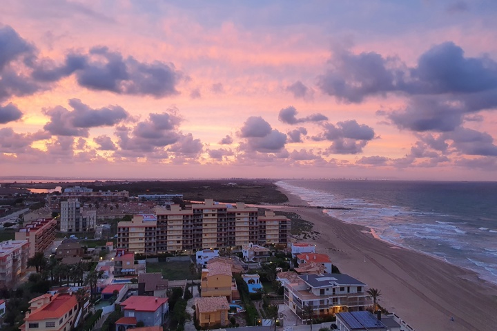 Penthouse with Stunning Beachfront Views - 29
