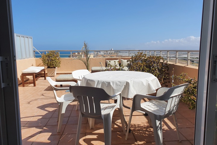 Penthouse with Stunning Beachfront Views - 14