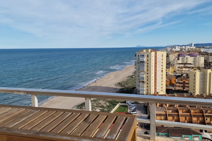 Penthouse with Stunning Beachfront Views - 7