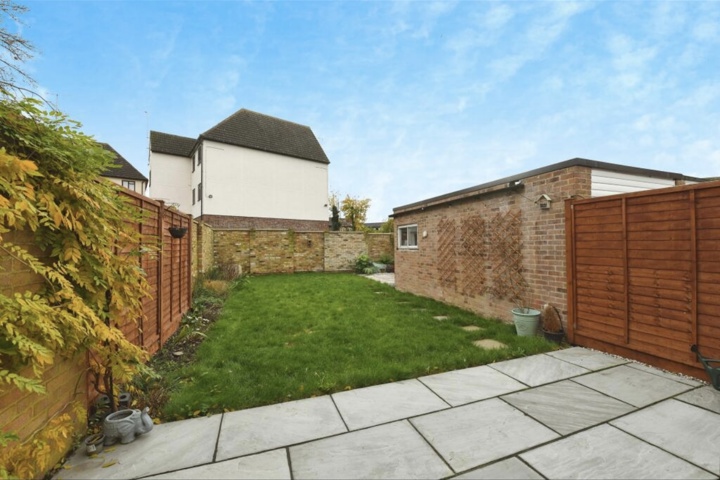 Home from home, Outskirts of London - 3