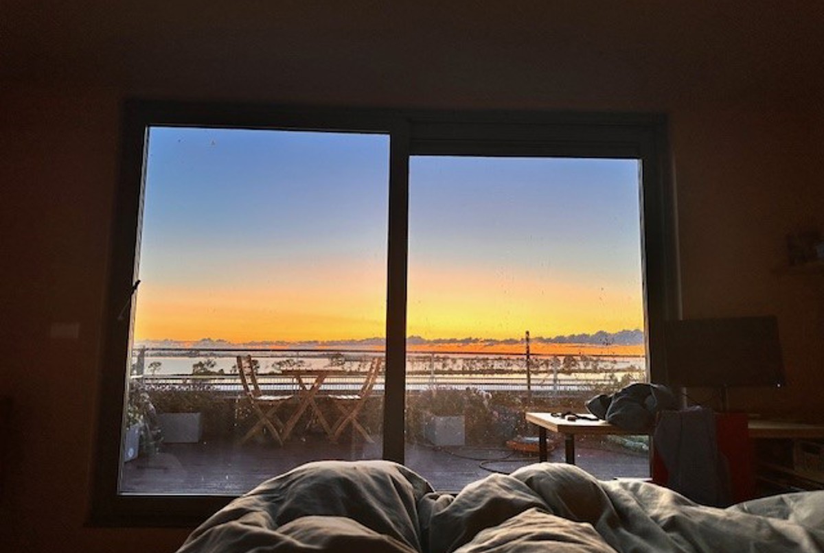 Spacious family dike home with infinity lake view