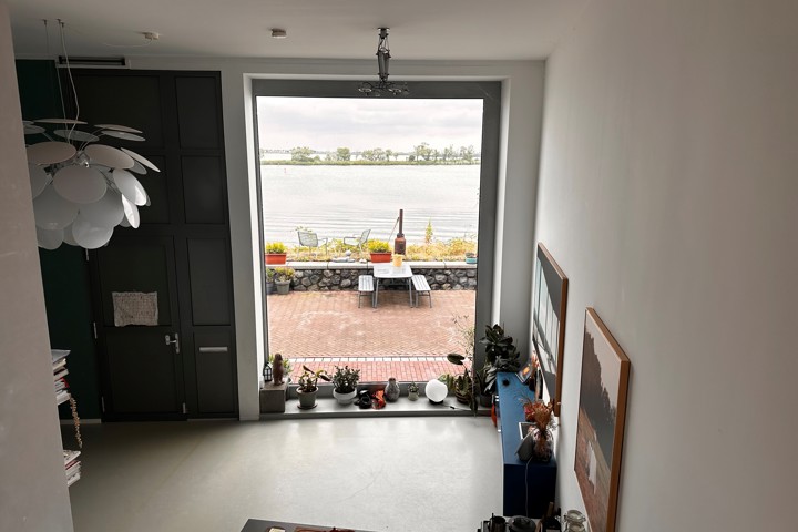 Spacious family dike home with infinity lake view - 4