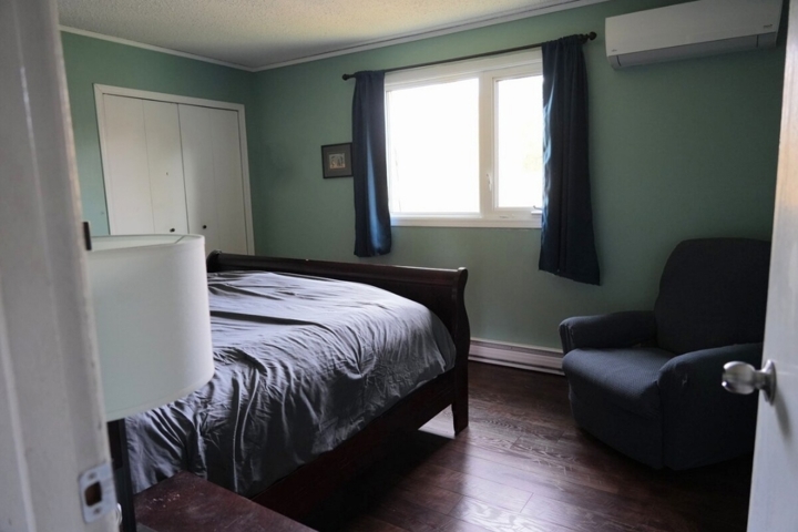 Comfortable House near Downtown and Hiking Trails - 4