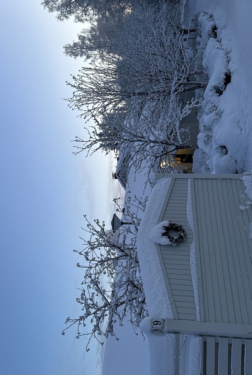 Peaceful Riverside Townhouse Near the City Center