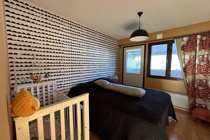 Peaceful Riverside Townhouse Near the City Center - 5