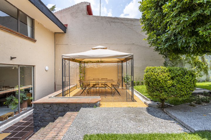 GREAT HOUSE IN GLAMOROUS LOMAS ALTAS - 19