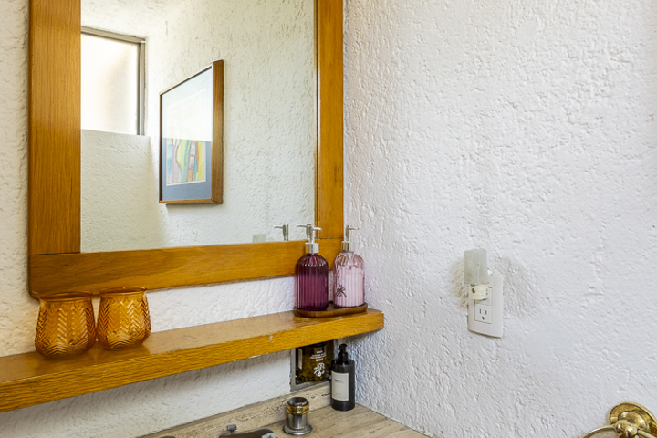 GREAT HOUSE IN GLAMOROUS LOMAS ALTAS - 23