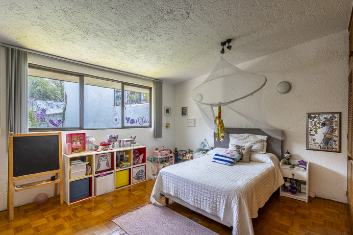 GREAT HOUSE IN GLAMOROUS LOMAS ALTAS - 24