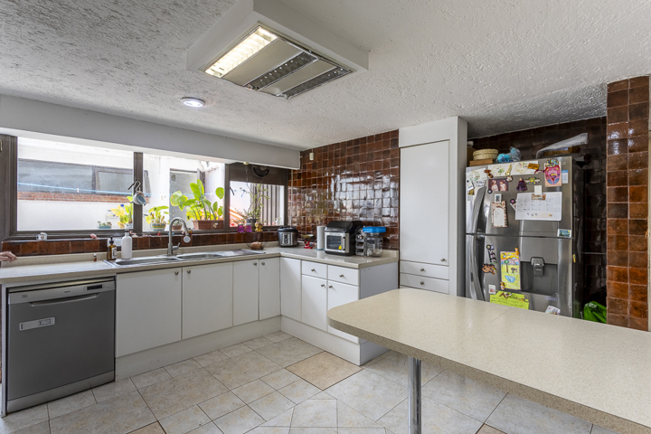 GREAT HOUSE IN GLAMOROUS LOMAS ALTAS - 13