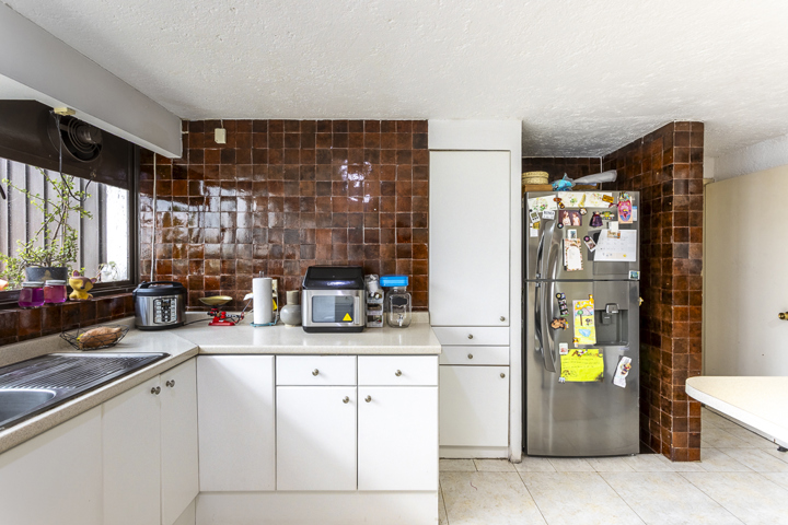 GREAT HOUSE IN GLAMOROUS LOMAS ALTAS - 16