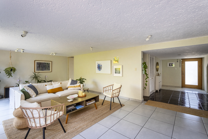 GREAT HOUSE IN GLAMOROUS LOMAS ALTAS - 4