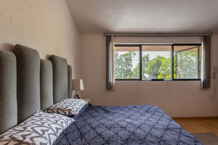 GREAT HOUSE IN GLAMOROUS LOMAS ALTAS - 30