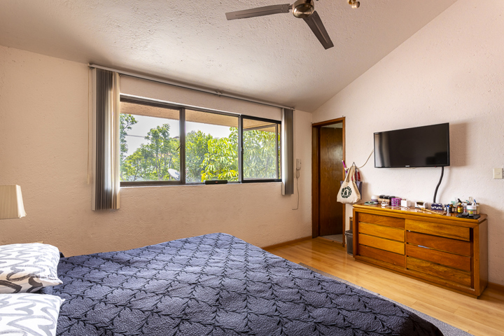 GREAT HOUSE IN GLAMOROUS LOMAS ALTAS - 31