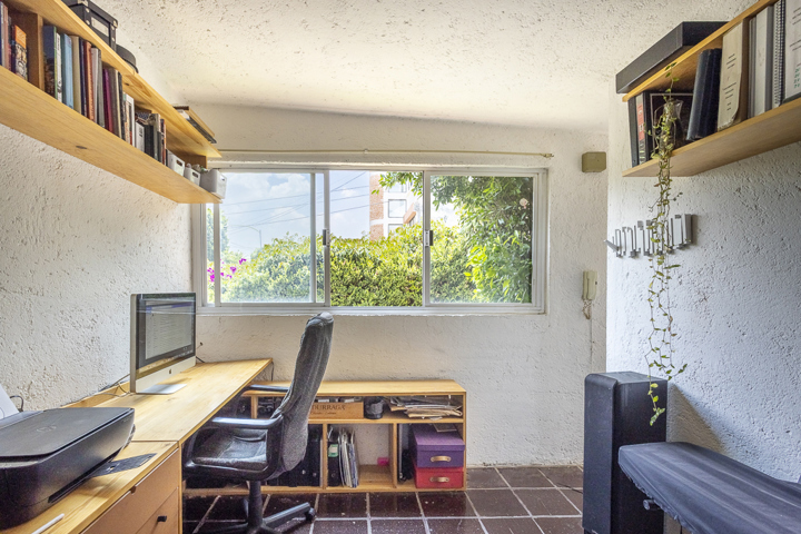 GREAT HOUSE IN GLAMOROUS LOMAS ALTAS - 17