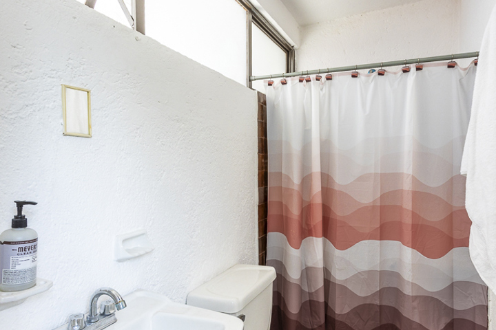 GREAT HOUSE IN GLAMOROUS LOMAS ALTAS - 33