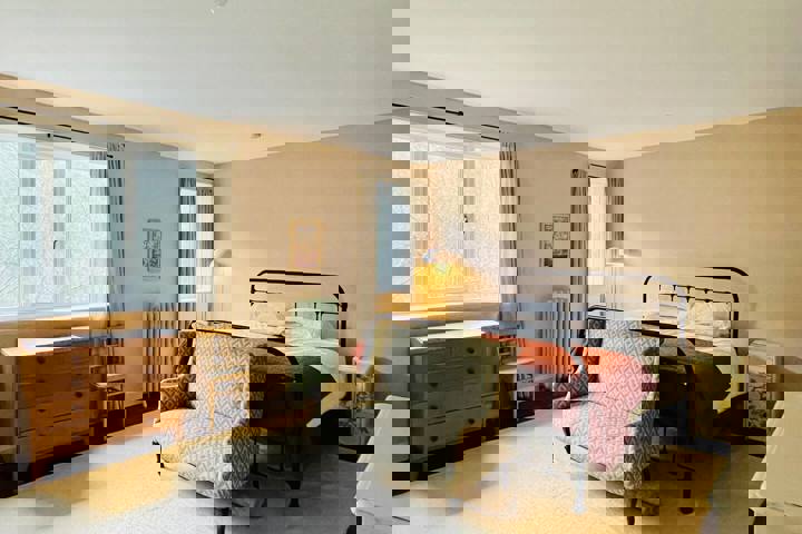 Colourful 2 bed home with CAT! - 13