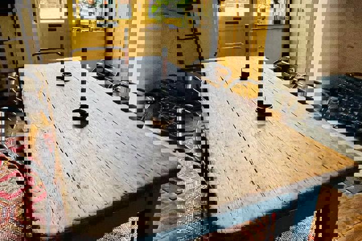 Colourful 2 bed home with CAT! - 6